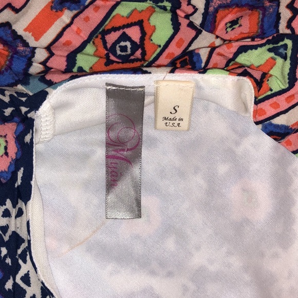 Patterned Shift Dress - Picture 7 of 8